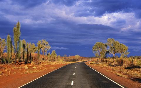 通过沙漠澳大利亚路