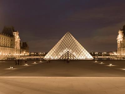 卢浮宫博物馆的金字塔