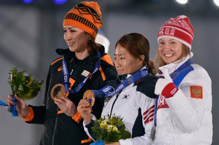 在索契奥运会纪律速滑Margot Boer的两枚铜牌的拥有者