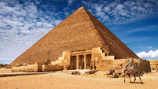 埃及金字塔的入口
