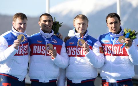 索契金牌的俄罗斯雪橇获得者