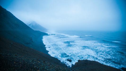 海的海岸在冰岛