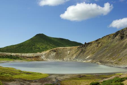 千岛群岛的火山口Golovnina火山。