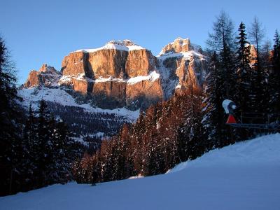 白云岩在科尔蒂纳丹佩佐，意大利的滑雪胜地