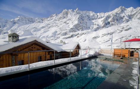 意大利切尔维尼亚滑雪胜地酒店的游泳池