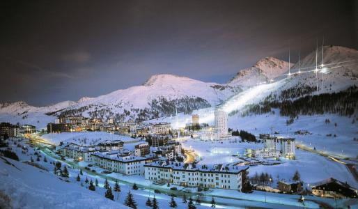 在Sestriere，意大利滑雪胜地的夜间灯光