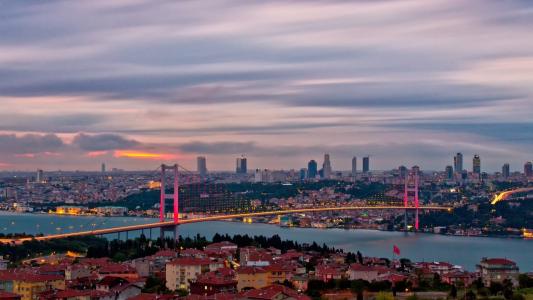 悬索桥在伊斯坦布尔