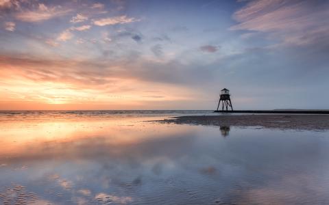 黎明的照片在英国的海岸