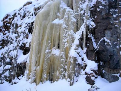 在芬兰的冻瀑布