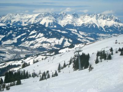 奥地利基茨比厄尔度假胜地的滑雪缆车