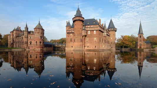 在水的德哈尔城堡，荷兰