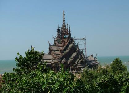 在清莱度假胜地，泰国的海岸寺庙