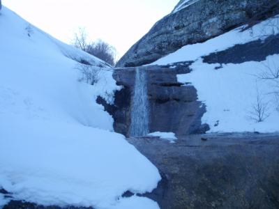 融化在瀑布上的雪