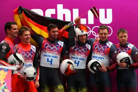 在索契奥运会上，平底雪橇滑雪运动员Andreas Linger和Wolfgang Linger获得银牌
