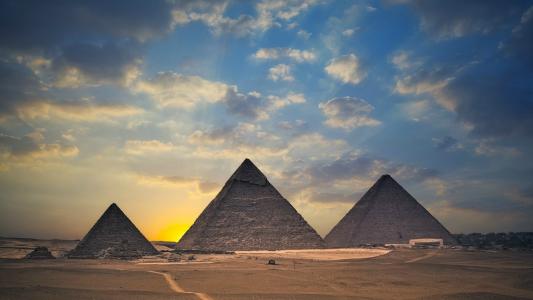 在埃及吉萨金字塔