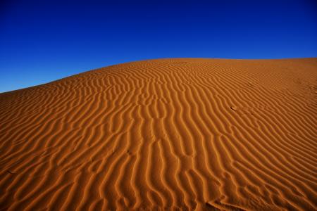 撒哈拉大沙漠在美丽的蓝天下