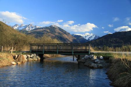 奥地利滨湖采尔（Zell am See）度假村的桥梁