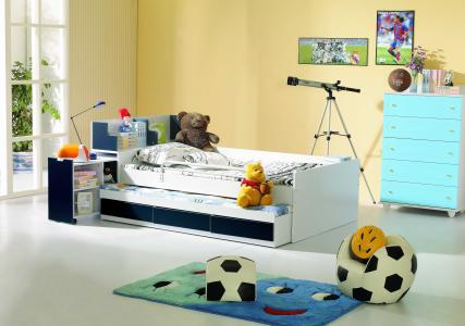 床和儿童房的玩具