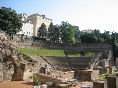一个手段的古老圆形露天剧场在的里雅斯特，意大利