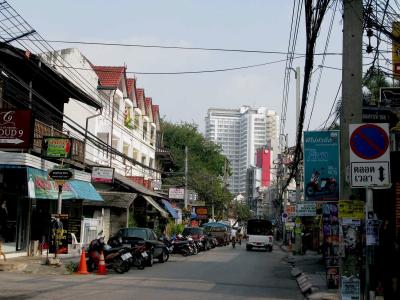 在清迈度假胜地，泰国的城市街道