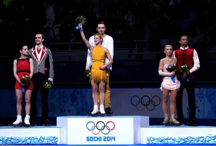 俄罗斯花样滑冰运动员Fedor Klimov和Ksenia Stolbova在索契获得金牌和银牌