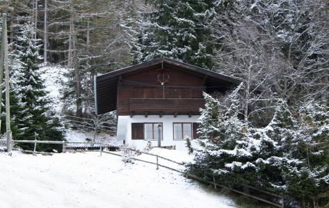 在Telfs-Büchen，奥地利度假胜地的冰雪覆盖的房子