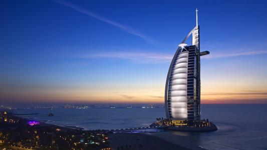 豪华的阿拉伯塔酒店是迪拜。