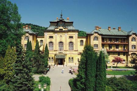 Hotel Astoria酒店位于意大利蒙特卡蒂尼温泉（Montecatini Terme）的spa中心