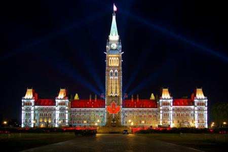 建筑复杂的国会山灯光下，加拿大的夜景。