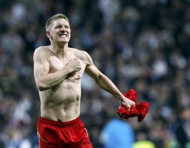 巴伐利亚Bastian Schweinsteiger没有T恤的足球运动员