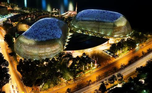 滨海艺术中心剧院在晚上，新加坡