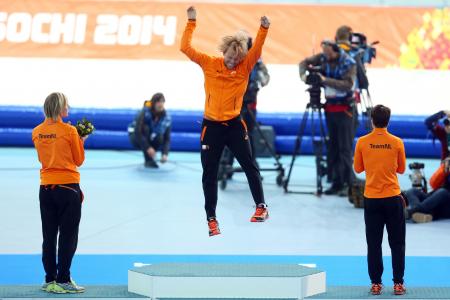 荷兰滑冰运动员Michel Mulder在索契奥运会上获得金牌和铜牌