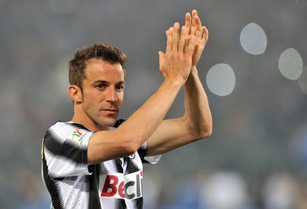 西德尼足球运动员皮耶罗（Alessandro Del Piero）赞扬他的球迷