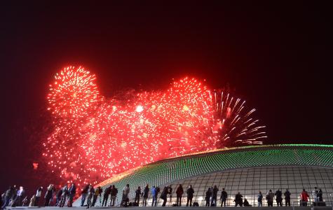 在奥运开幕式在索契体育场屋顶的烟花