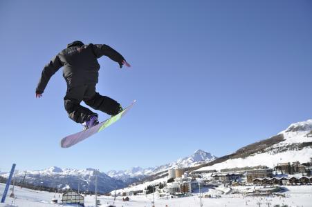 在意大利Sestriere滑雪胜地滑雪