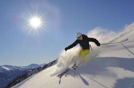滑雪胜地Serfaus，奥地利的滑雪者