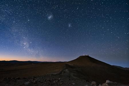 阿塔卡马沙漠在星空下，智利