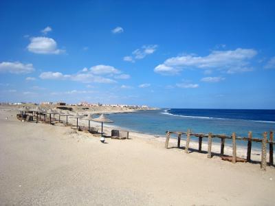 在埃及马萨阿拉姆海滩上的暑假