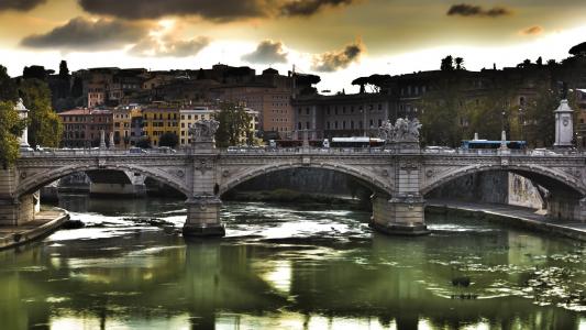 在罗马河上的桥梁