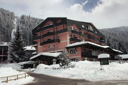 Hotel Spinale酒店位于意大利Madonna di Campiglio滑雪胜地