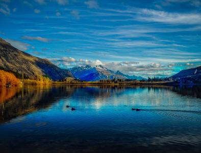 山和湖海耶斯，新西兰的看法