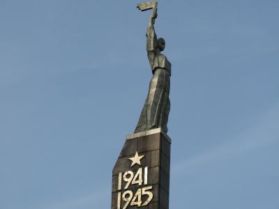 对第二次世界大战第聂伯罗彼得罗夫斯克下降的士兵的纪念碑