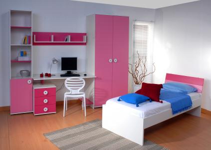 儿童的卧室在温柔的粉红色的颜色