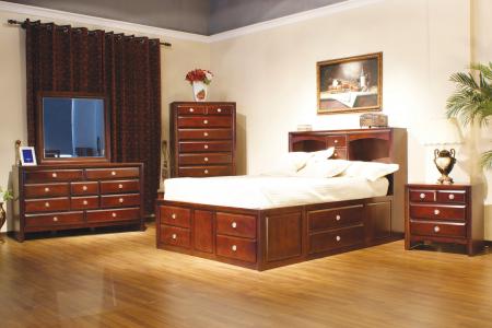在卧室里的木制家具