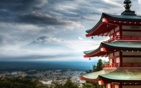 在日本的富士山和观点的塔
