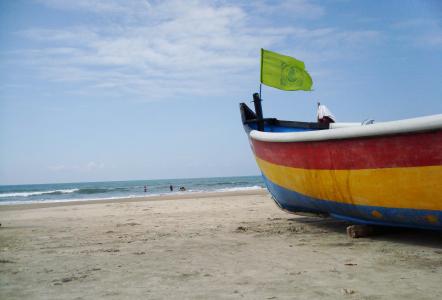 在Arambol海滩上的小船