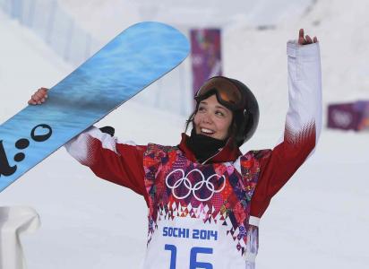 滑雪爱好者在索契奥运会上迎接球迷