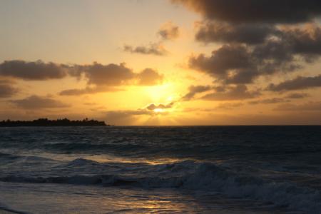 古巴的Cayo Largo度假胜地的海上日落