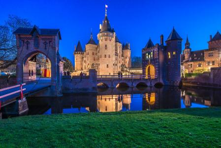 古代城堡德哈尔在晚上，荷兰