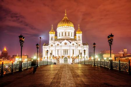 基督美丽的大教堂救主在晚上，莫斯科。